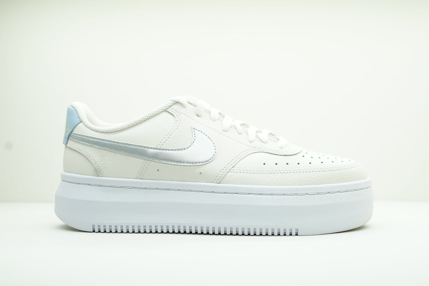 NIKE COURT VISION ALTA