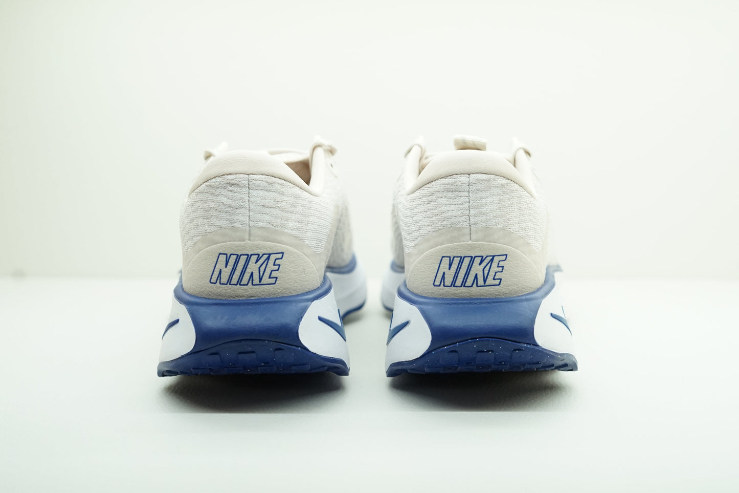 NIKE MOTIVA