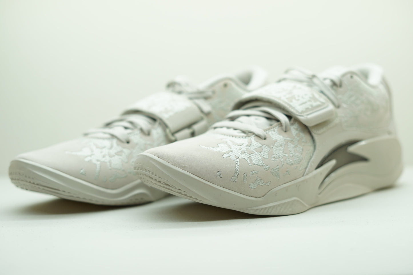 JORDAN ZION 3 SE LIGHT BONE