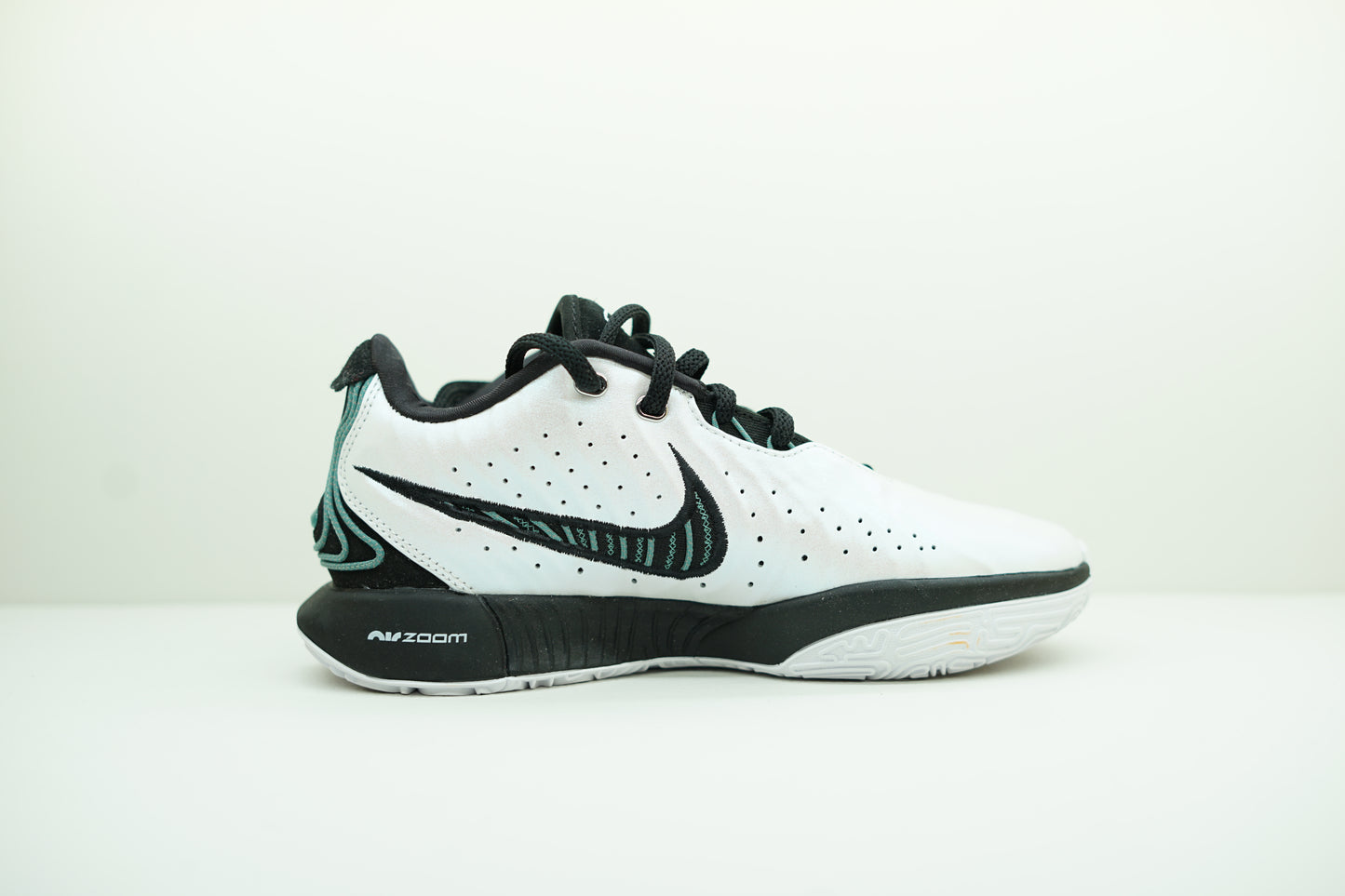 LEBRON XXI