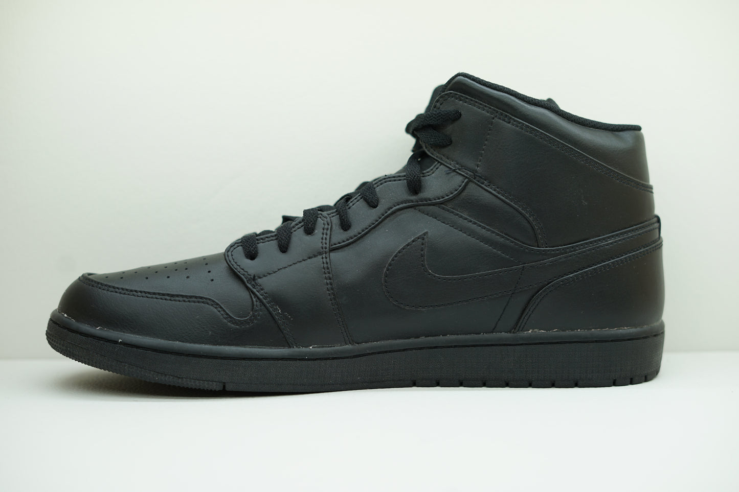 AIR JORDAN 1 MID TRIPLE BLACK
